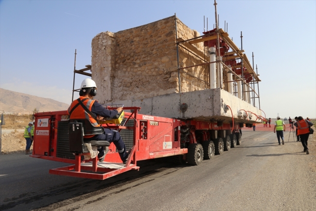 Hasankeyf'teki tarihi İmam Abdullah Zaviyesi'nin eyvanı da taşındı